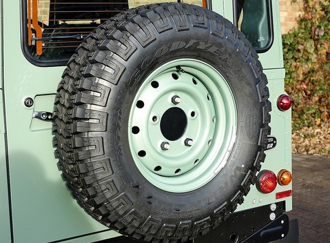 Land Rover 90 Heritage 10