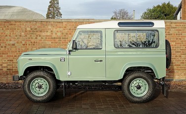 Land Rover 90 Heritage 18
