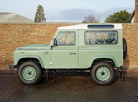 Land Rover 90 Heritage 18