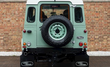 Land Rover Defender 110 Heritage Station Wagon 5