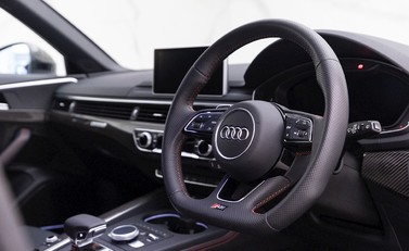 Audi RS4 Avant Carbon Edition 9