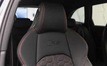 Audi RS4 Avant Carbon Edition 11
