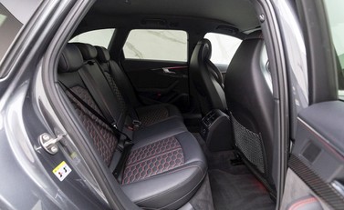 Audi RS4 Avant Carbon Edition 13