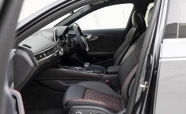 Audi RS4 Avant Carbon Edition 14