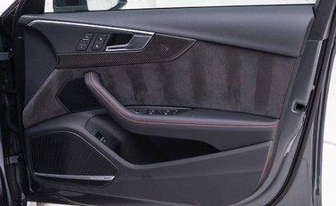 Audi RS4 Avant Carbon Edition 21