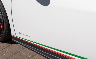 Lamborghini Huracan LP640-4 Performante 25