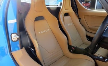 Tesla Roadster 7