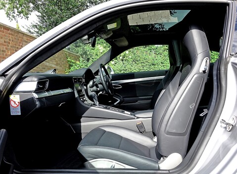 Porsche 911 (991) Carrera 10