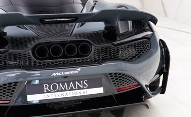 McLaren 765LT V8 SSG 24