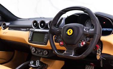 Ferrari FF V12 5