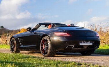 Mercedes-Benz SLS AMG ROADSTER 4