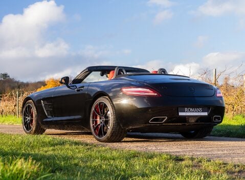 Mercedes-Benz SLS AMG ROADSTER 4