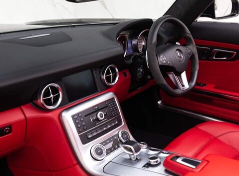 Mercedes-Benz SLS SLS AMG ROADSTER 10