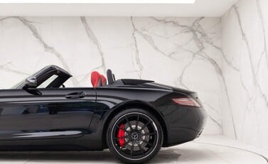 Mercedes-Benz SLS AMG ROADSTER 24