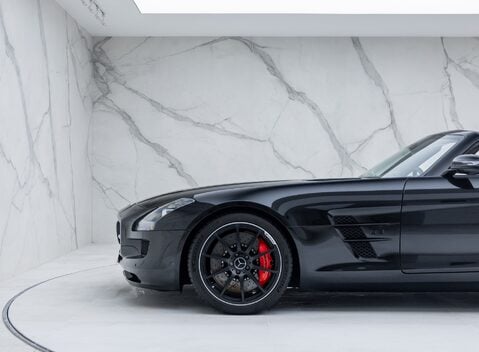 Mercedes-Benz SLS AMG ROADSTER 32