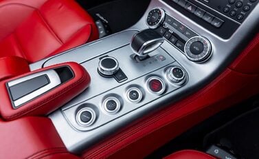 Mercedes-Benz SLS AMG ROADSTER 23
