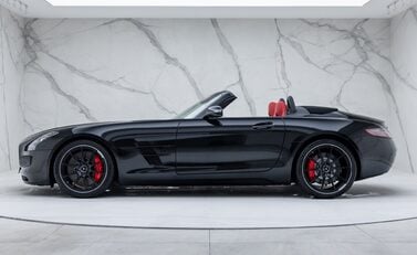 Mercedes-Benz SLS AMG ROADSTER 6
