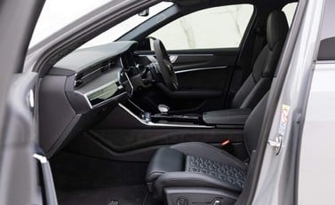 Audi RS6 Avant Carbon Black 11