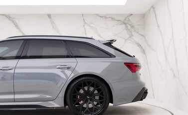 Audi RS6 Avant Carbon Black 32