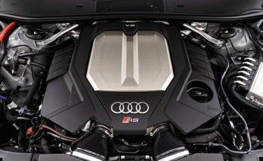 Audi RS6 Avant Carbon Black 33