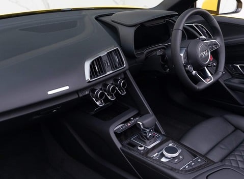 Audi R8 V10 Spyder 11