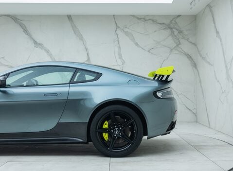 Aston Martin V8 Vantage AMR 43