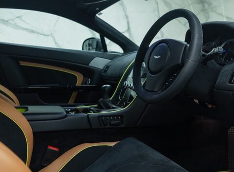 Aston Martin V8 Vantage AMR 13
