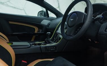 Aston Martin V8 Vantage AMR 13