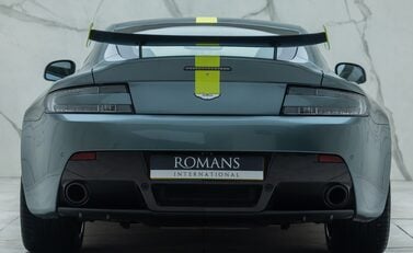 Aston Martin V8 Vantage AMR 8