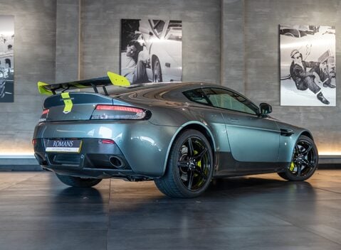 Aston Martin V8 Vantage AMR 4