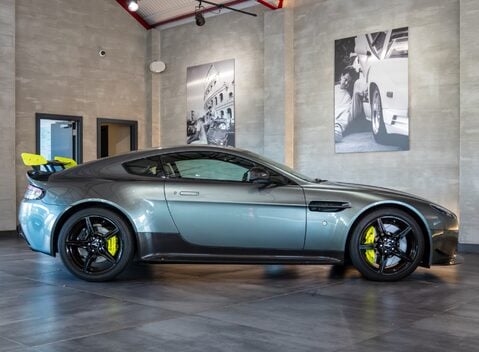 Aston Martin V8 Vantage AMR 3