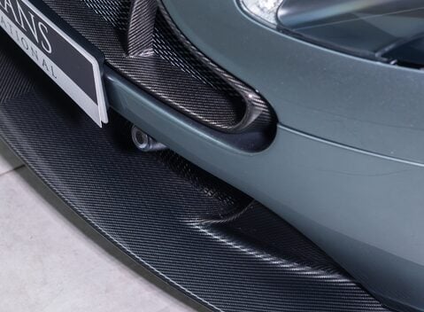 Aston Martin V8 Vantage AMR 30