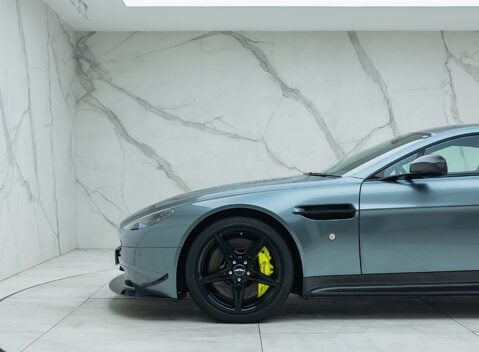 Aston Martin V8 Vantage AMR 42