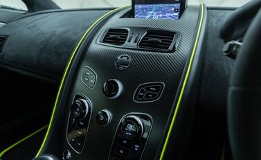 Aston Martin V8 Vantage AMR 20