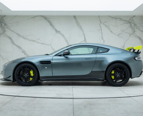 Aston Martin V8 Vantage AMR