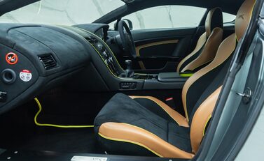 Aston Martin V8 Vantage AMR 16