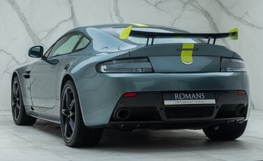 Aston Martin V8 Vantage AMR 10