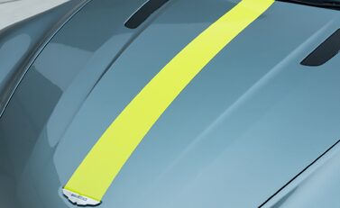 Aston Martin V8 Vantage AMR 32