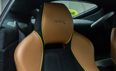 Aston Martin V8 Vantage AMR 15