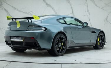 Aston Martin V8 Vantage AMR 6