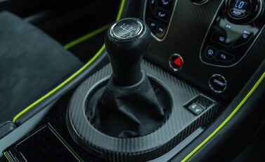 Aston Martin V8 Vantage AMR 21