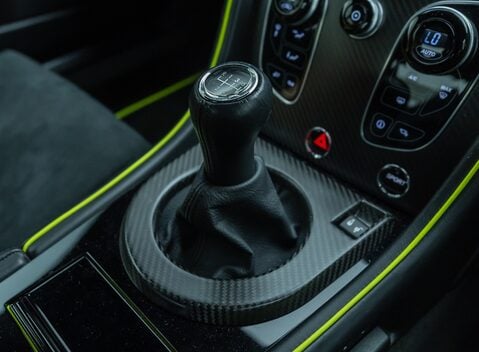 Aston Martin V8 Vantage AMR 21