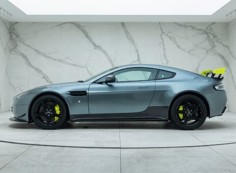 Aston Martin V8 Vantage AMR 5