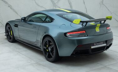 Aston Martin V8 Vantage AMR 12
