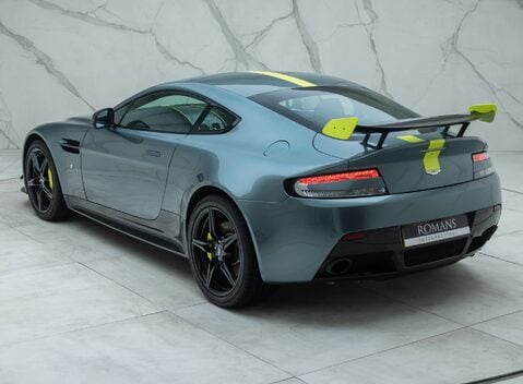 Aston Martin V8 Vantage AMR 12