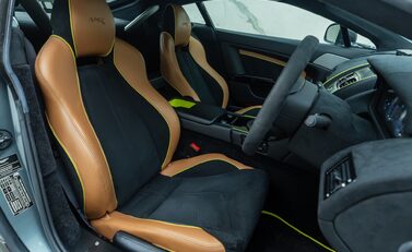 Aston Martin V8 Vantage AMR 14