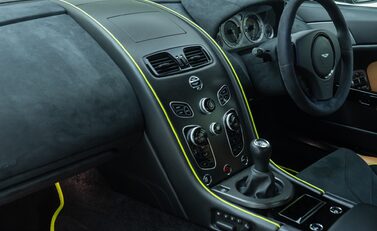 Aston Martin V8 Vantage AMR 17