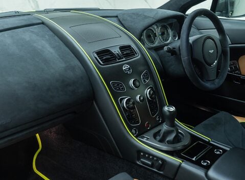 Aston Martin V8 Vantage AMR 17