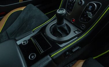Aston Martin V8 Vantage AMR 22