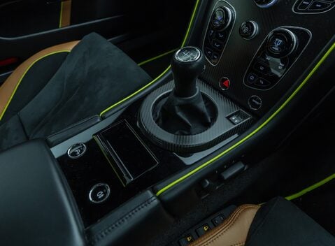 Aston Martin V8 Vantage AMR 22